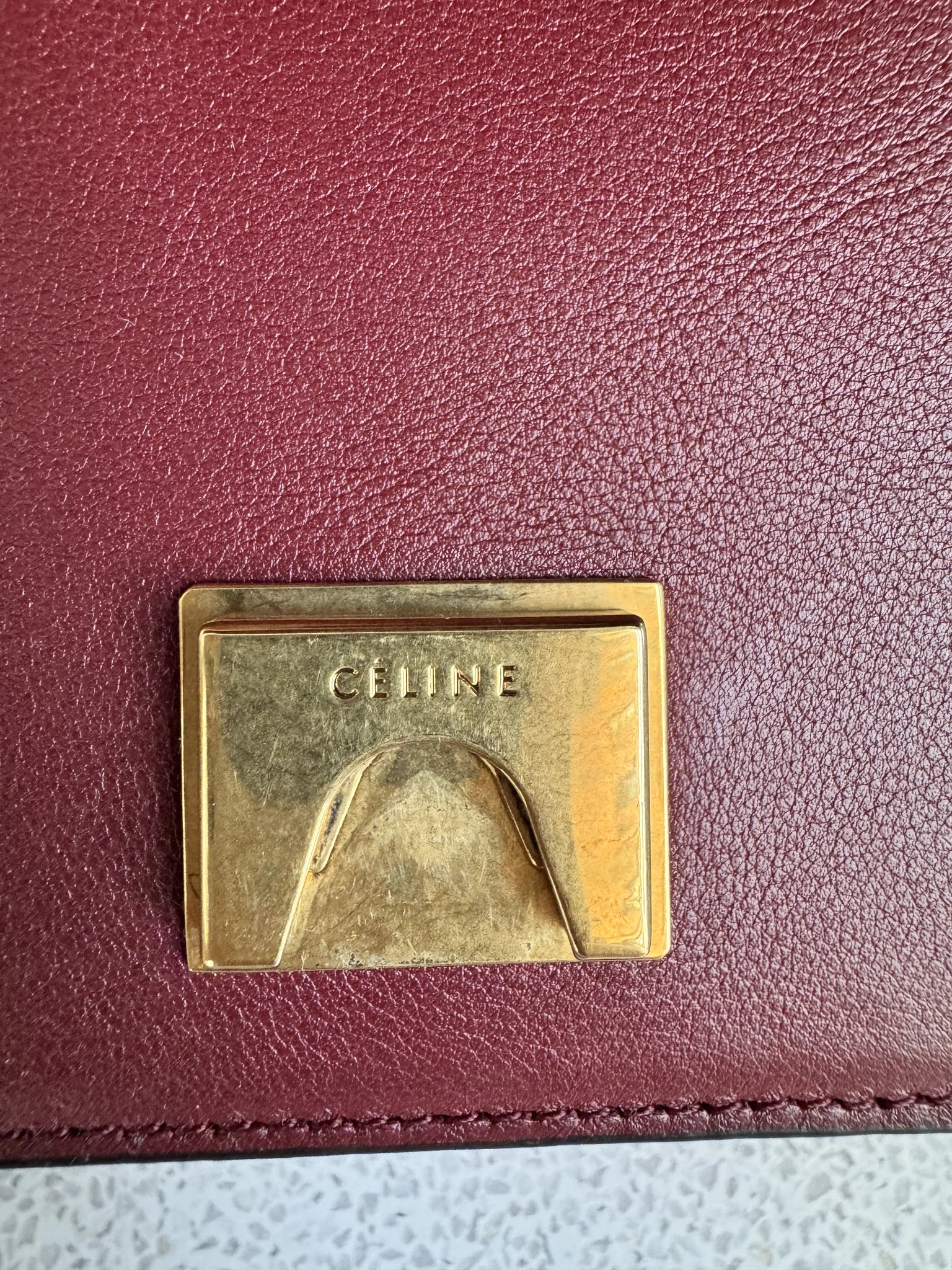 Céline — Classic Box Bag Bicolor Bordeaux & Nude · Gold-Tone Push-Lock Clasp · Phoebe Philo Era · Made in Italy